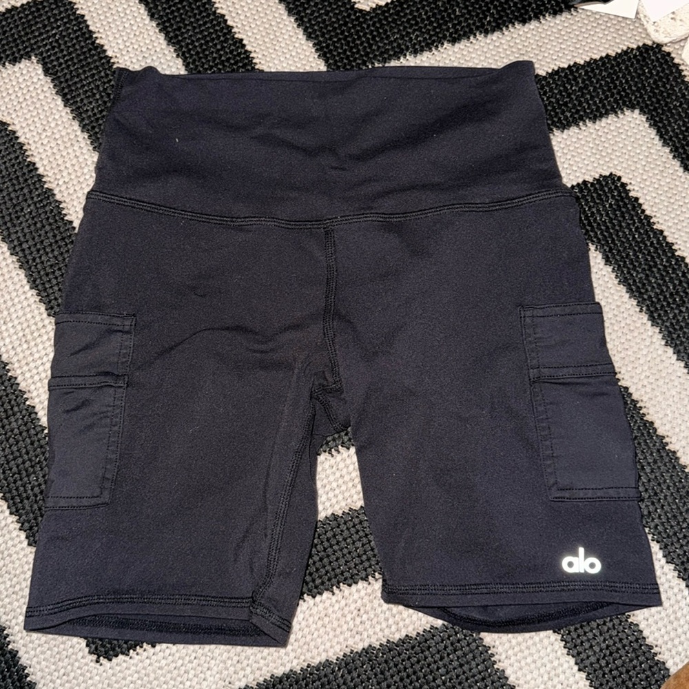 Alo Yoga Black High Waist Cargo Legging Biker Shorts Size Small